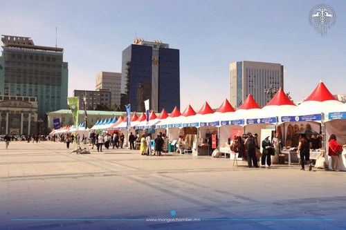 ҮЗЭСГЭЛЭНД ОРОЛЦОГЧ ЭМЭГТЭЙЧҮҮДИЙН ДИЙЛЭНХ ХУВЬ НЬ БИЗНЕСИЙН САЛБАРТАА МАНЛАЙЛЖ БУЙ БАЯЛАГ БҮТЭЭГЧ, ХӨРӨНГӨ ОРУУЛАГЧИД БАЙВ